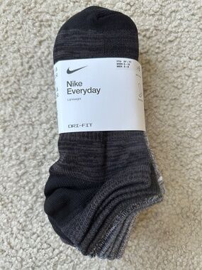 Nike Everyday DRI-FIT Lightweight No-Show Socks 6-Pack